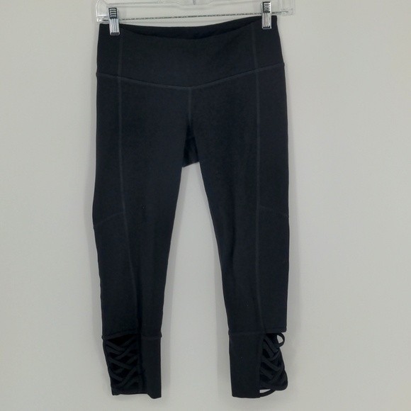 Athleta Mind Over Matter Black Lattice Detail Capri Legging Size Extra Small - Picture 1 of 16